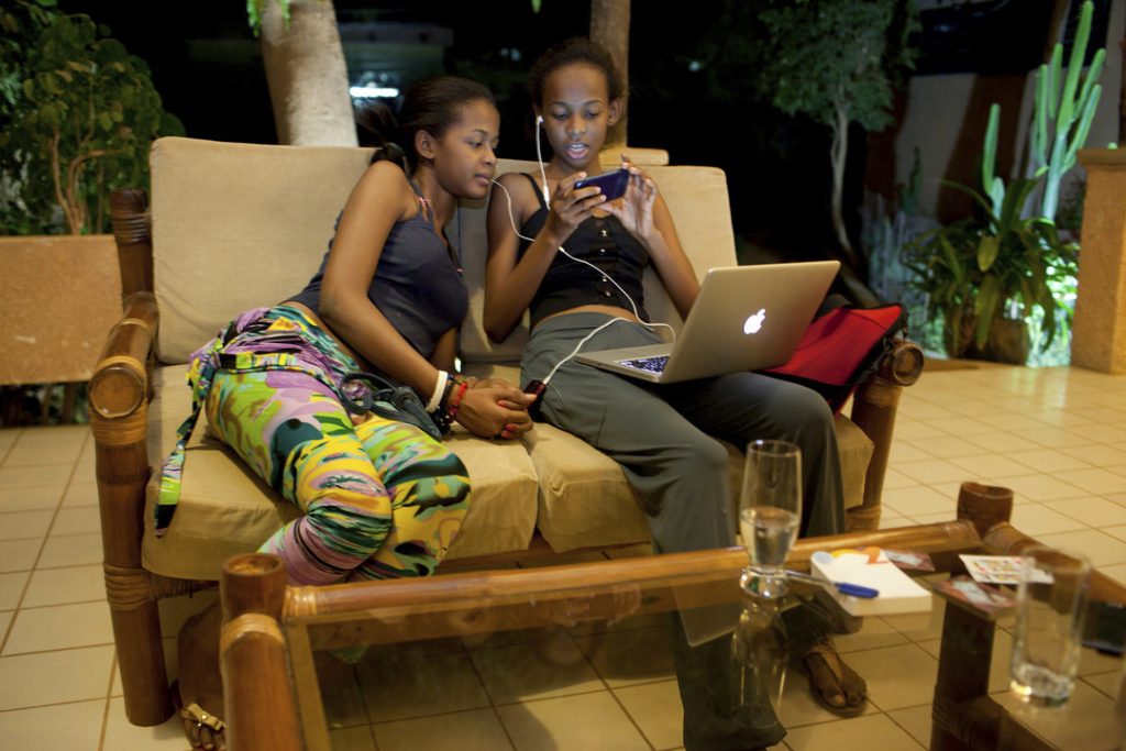 Miriam and Nadia are two teenagers from a middle-class African family who want to become top models. They love technology, especially being connected by FaceBook with their friends.